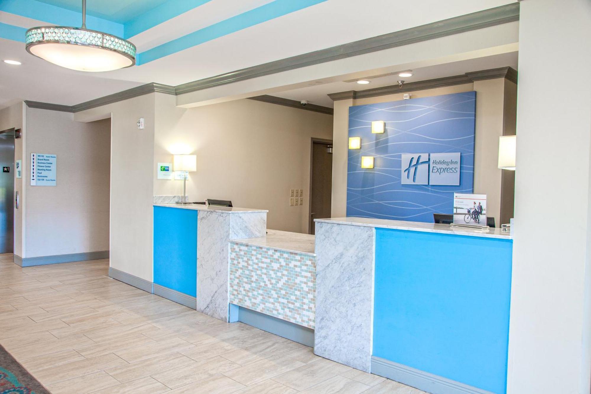 Holiday Inn Express & Suites Brookhaven By Ihg Exterior photo