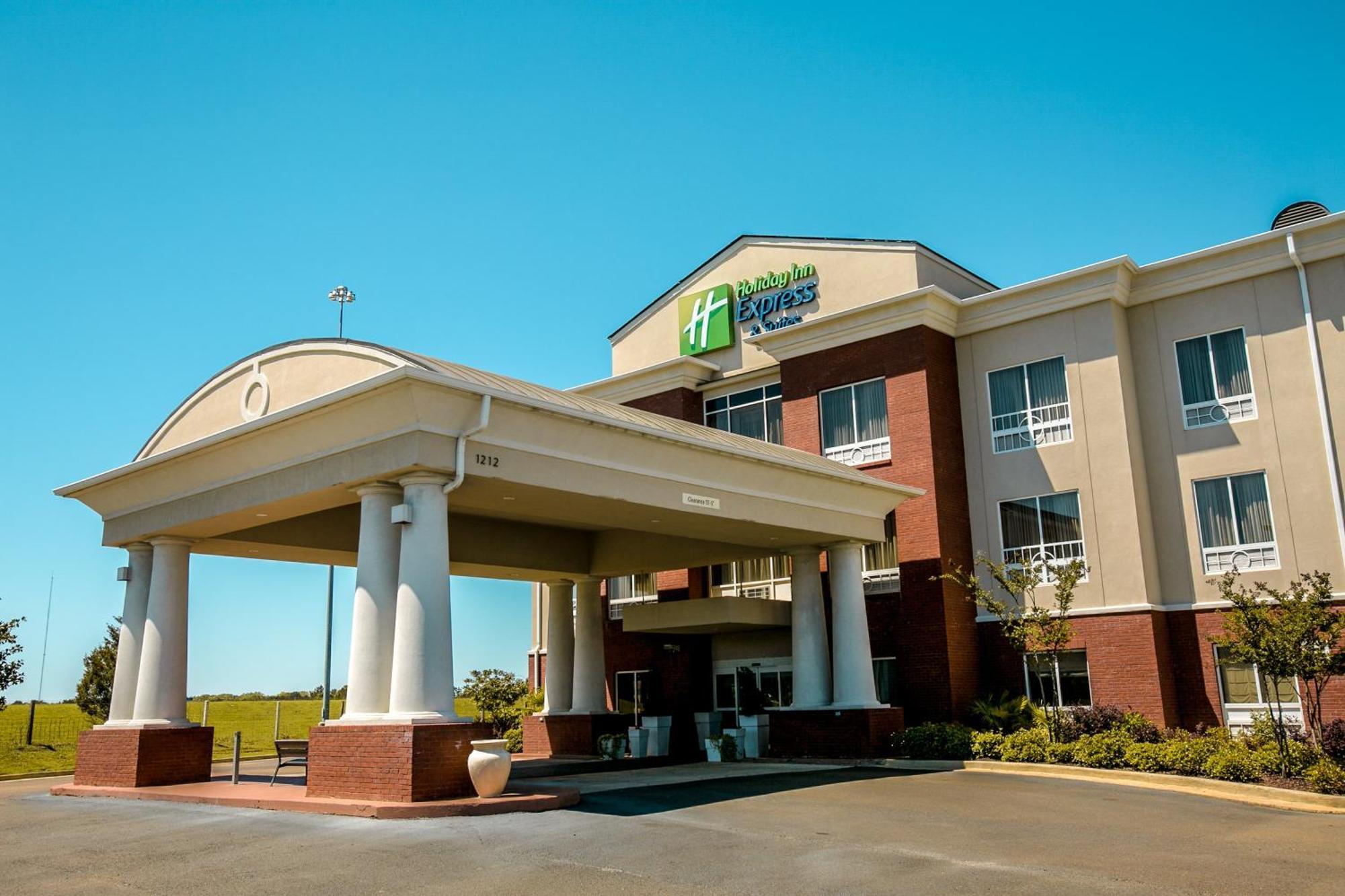Holiday Inn Express & Suites Brookhaven By Ihg Exterior photo